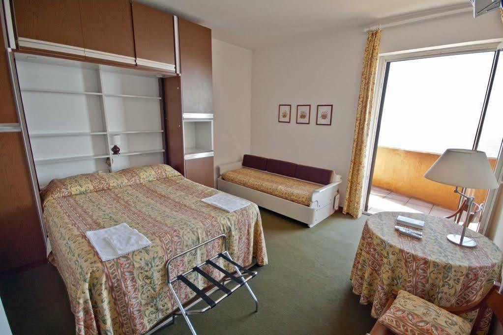 Hotel Funivia Laveno-Mombello Exteriér fotografie